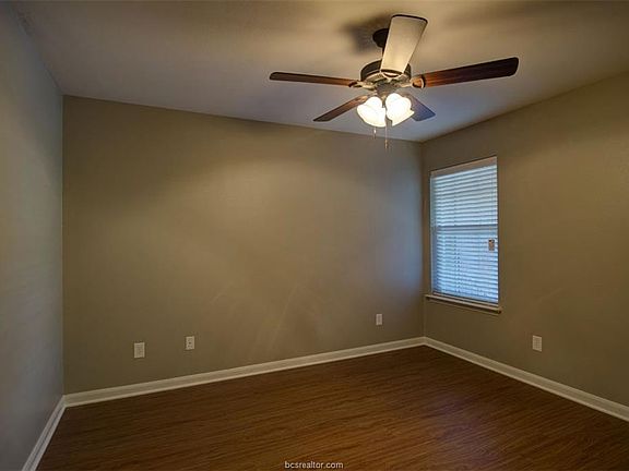 4th image of 901 Balcones Dr APT 73