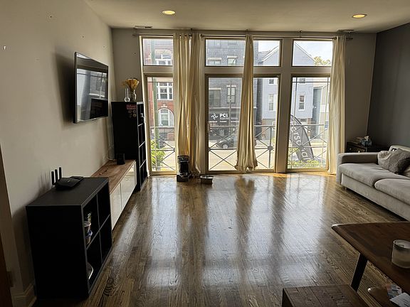 2nd image of 1635 N Western Ave APT 1N