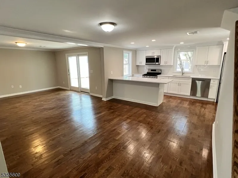 4 bed, 2.5 bath, $4,500 — Photo 3