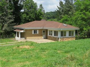 16 Old Pittsburgh Ln, Smock, PA 15480