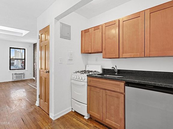 5th image of 17 Downing St APT 5A