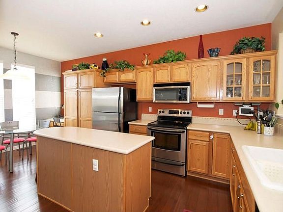 Large Eat-in Kitchen