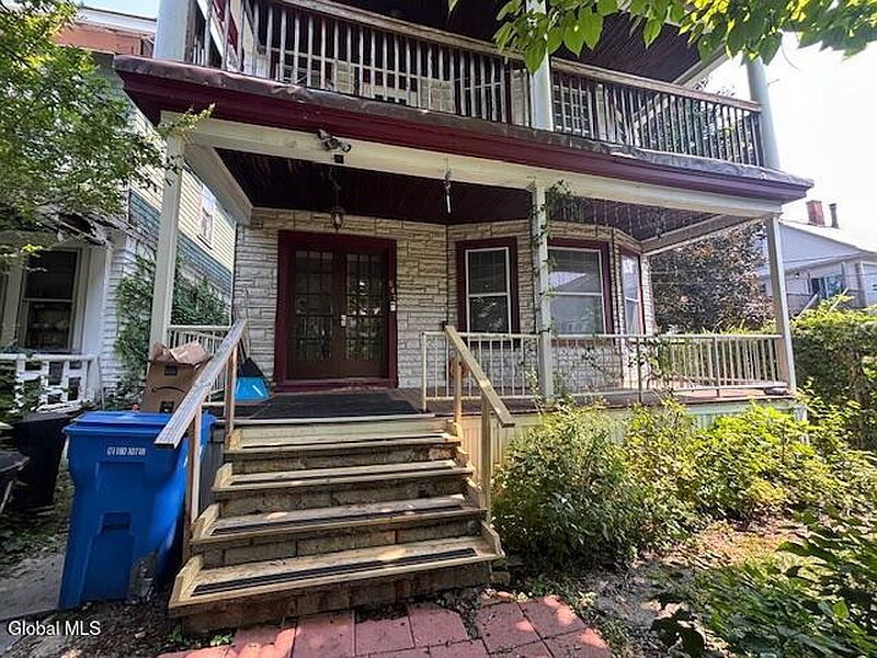 4th image of 847 Myrtle Avenue