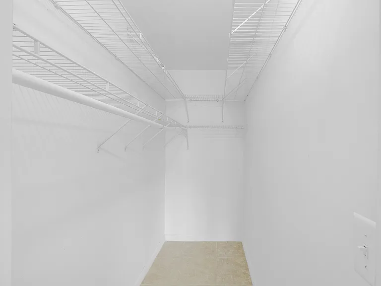 169 Suffolk E — Photo 19