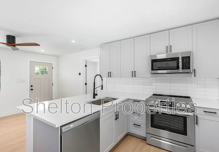 616 N 10th Ave #G — Photo 9