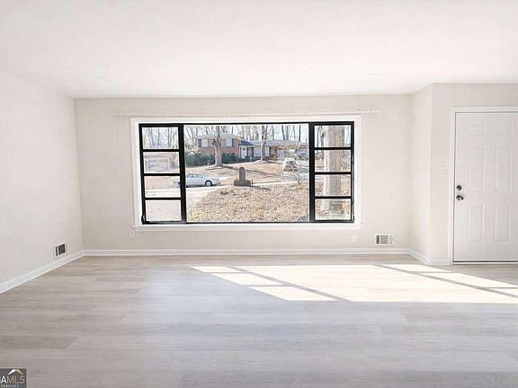 3rd image of 3211 Thrasher Cir