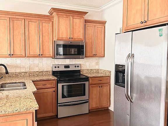 5th image of 708 Osborne St #206
