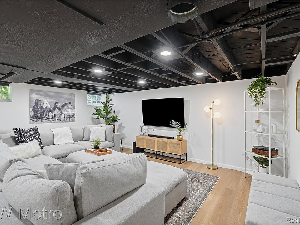 2nd image of 1210 Lyons Ave