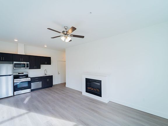 4th image of 1600 SE Lava Dr #101