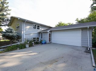 1521 Calumet Rd, Brookings, SD 57006