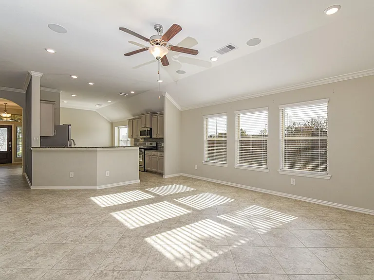 9403 Briscoe Bend Ln — Photo 9