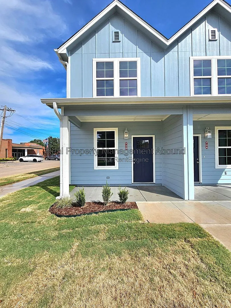 2 bed, 2.5 bath, 1120 sqft, $1,700 — Photo 2