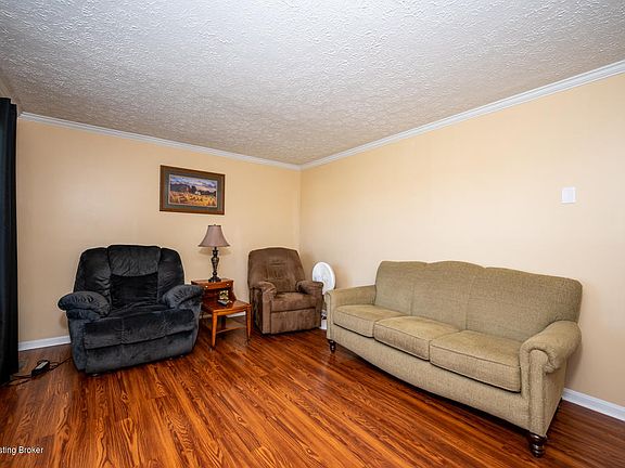 3rd image of 297 Driftwood Dr