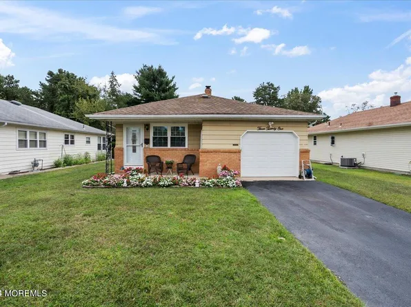 321 Saint Thomas Drive, Toms River, NJ 08757