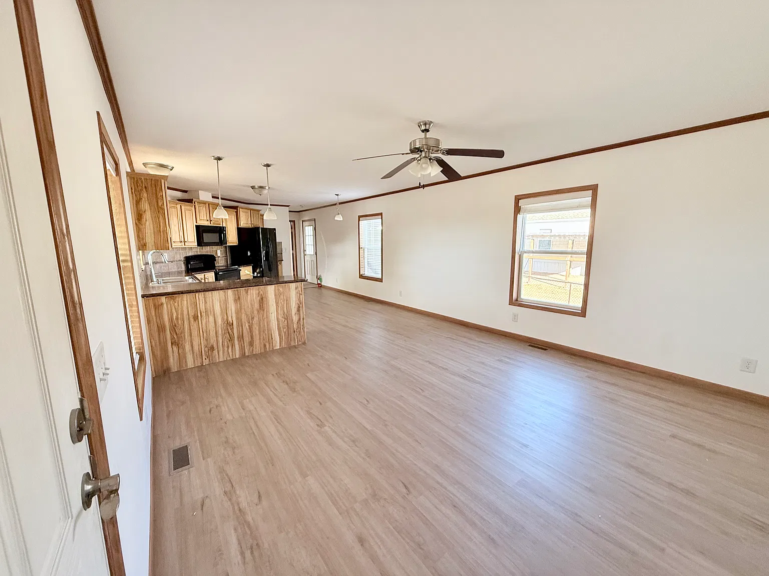 3 bed, $1,950 — Photo 2