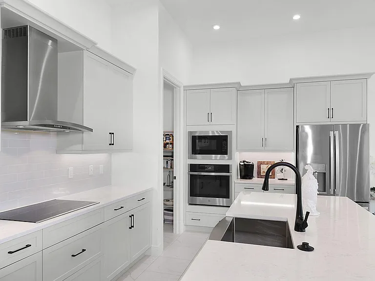 9084 SW Arco Way — Photo 6