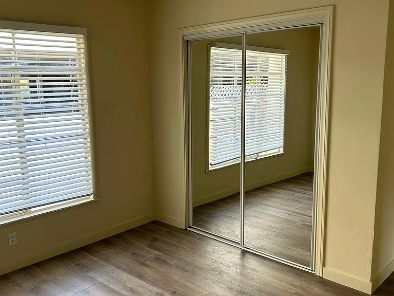 4754 Kraft Ave — Photo 9