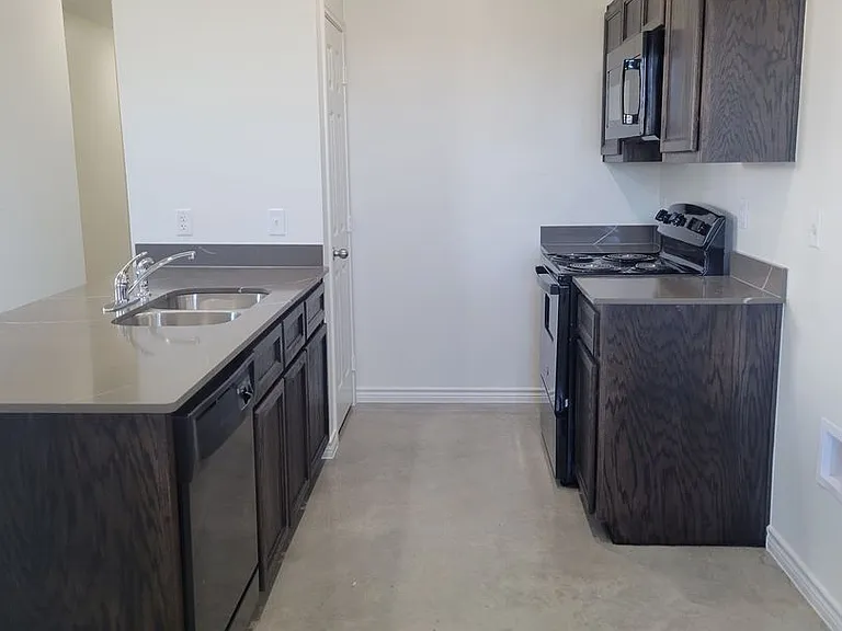 2329 Zanoletti Dr — Photo 38