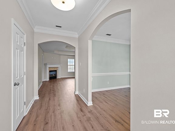 3rd image of 207 Manor Blvd