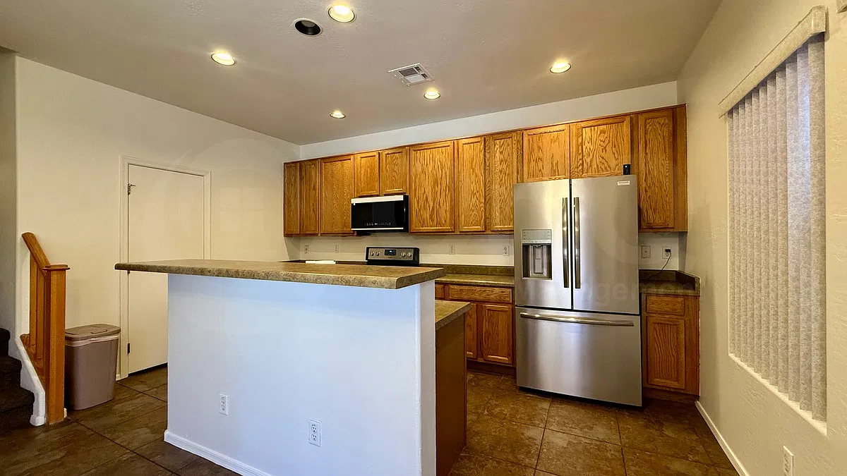 4 bed, 2.5 bath, 1892 sqft, $2,299 — Photo 3