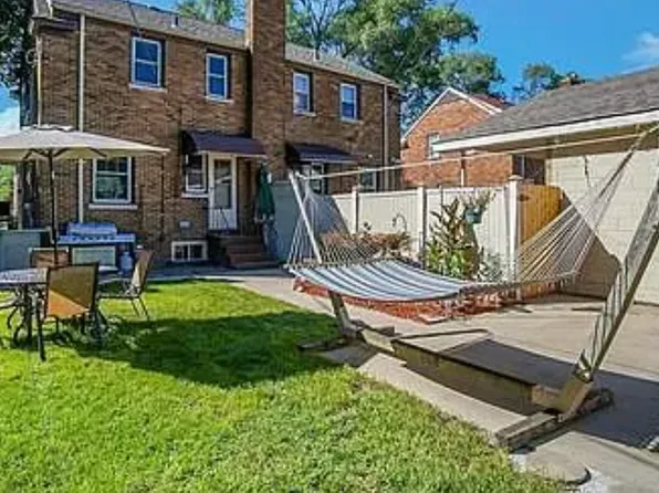 233 Adelaide Pl, Munster, IN 46321