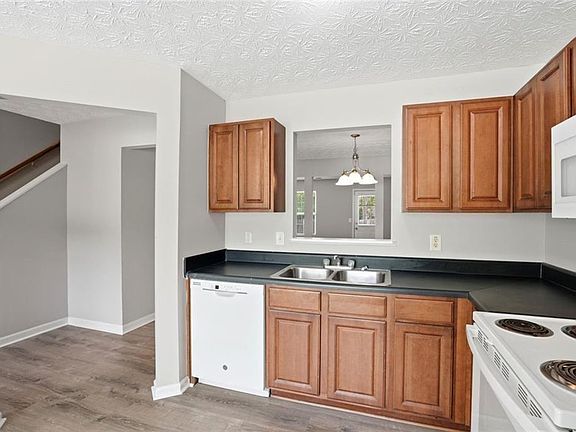 5th image of 158 Meadowlark Pl