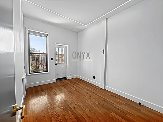 Rented by Onyx | media 7