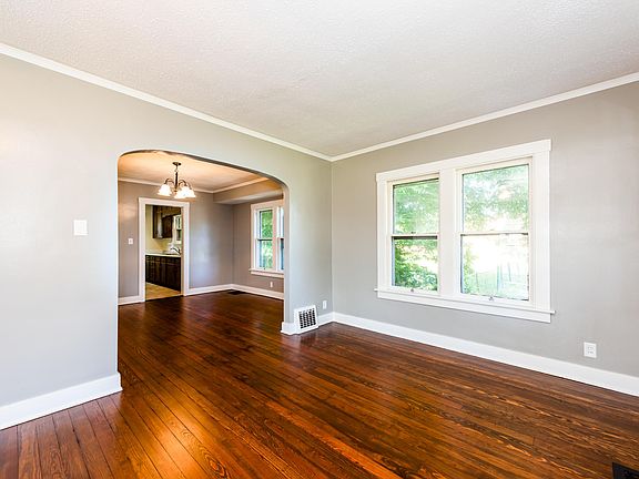 4th image of 244 E Napier Ave