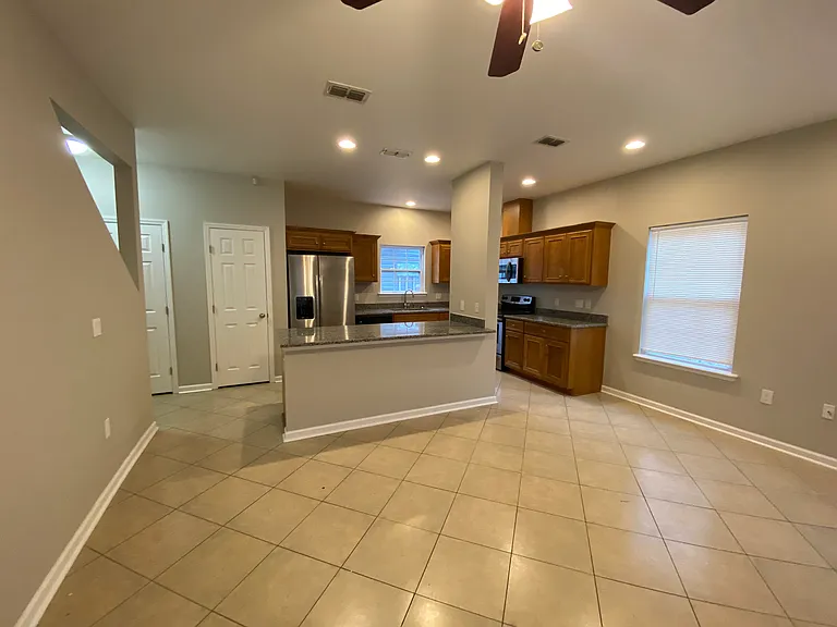 803 W Georgia St #1 — Photo 4