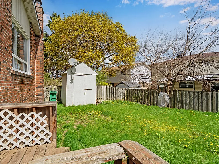 32 Lady Stewart Blvd — Photo 23