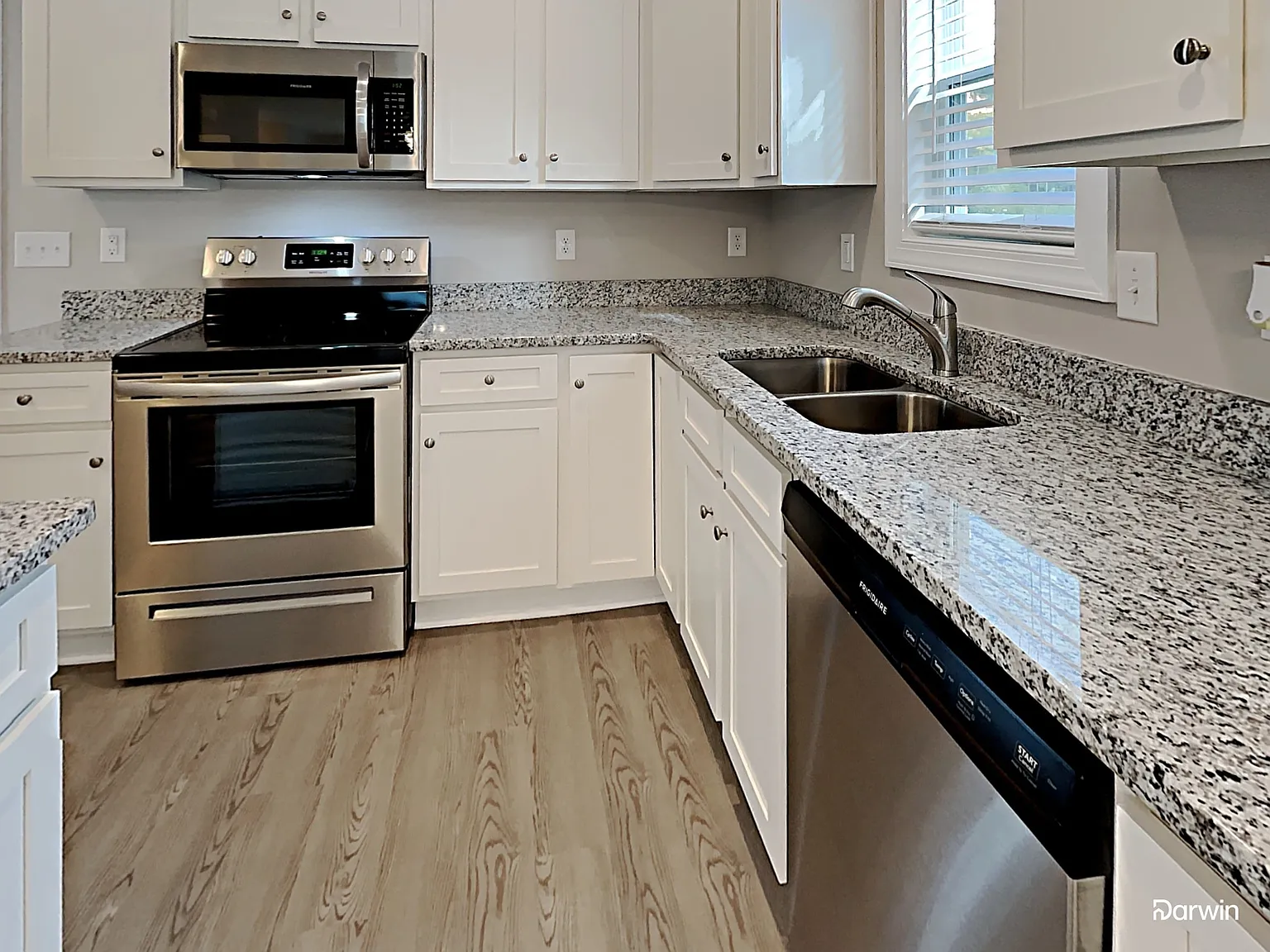 4 bed, 2.5 bath, 1961 sqft, $2,340 — Photo 2