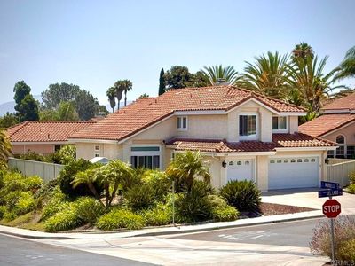 1810 Paseo Del Lago Dr, Vista, CA, 92081