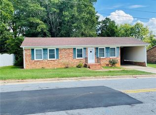704 Oakhurst St, Kernersville, NC 27284
