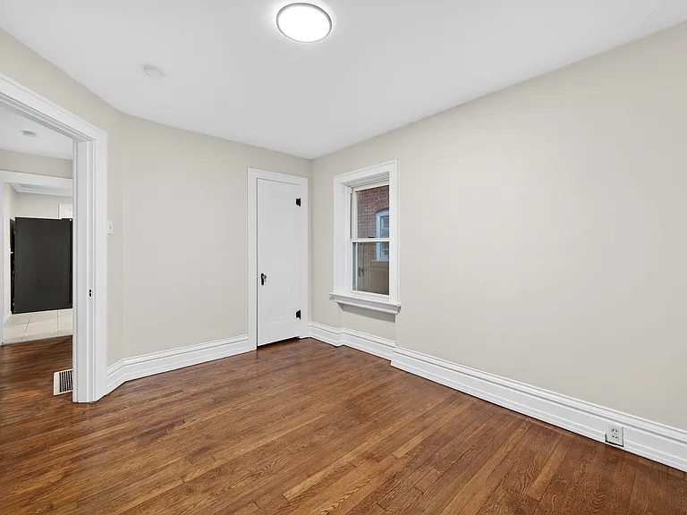 6135 Newport Ave — Photo 14