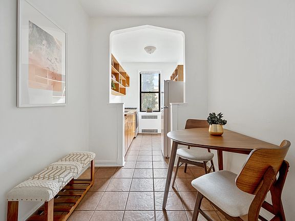 3rd image of 135 Hawthorne St APT 1D