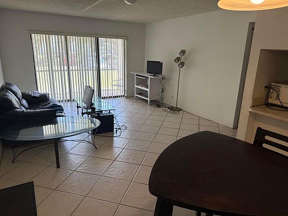5th image of 1009 Green Pine Boulevard #E1