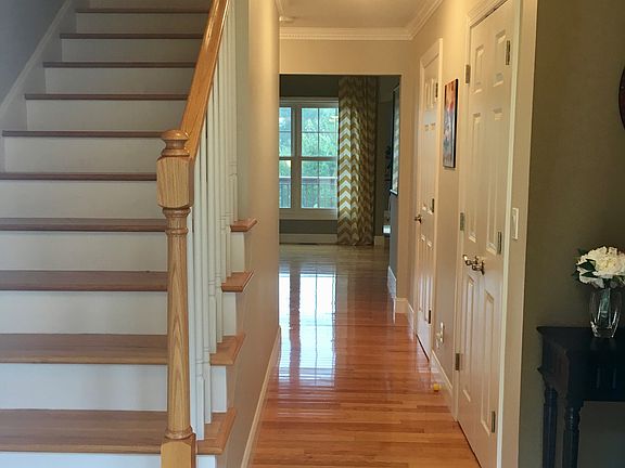 3rd image of 514 Woodbridge Dr