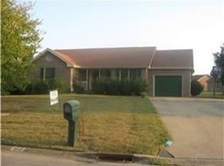 302 Marys Oak Dr, Clarksville, TN 37042