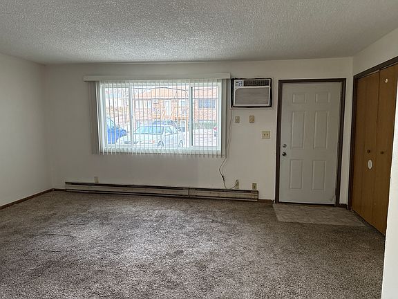 5th image of 2316 Clark St #14
