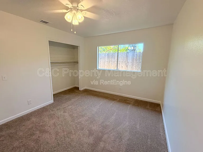 219 Plymouth Dr #B — Photo 7