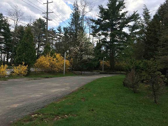 3rd image of 10 S Lewcy Ln