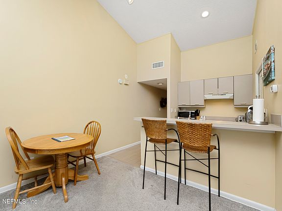 5th image of 645 SUMMER Place #645