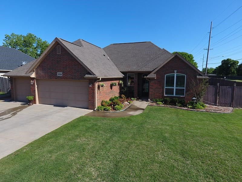 2nd image of 2024 E Kelsey Ln