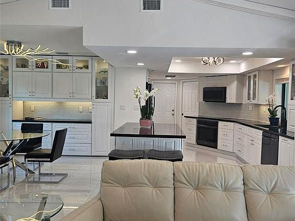 3rd image of 142 Torrey Pines Point