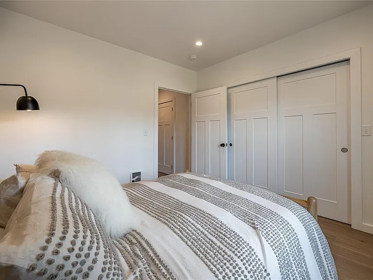 113 W Whitman St #A — Photo 16