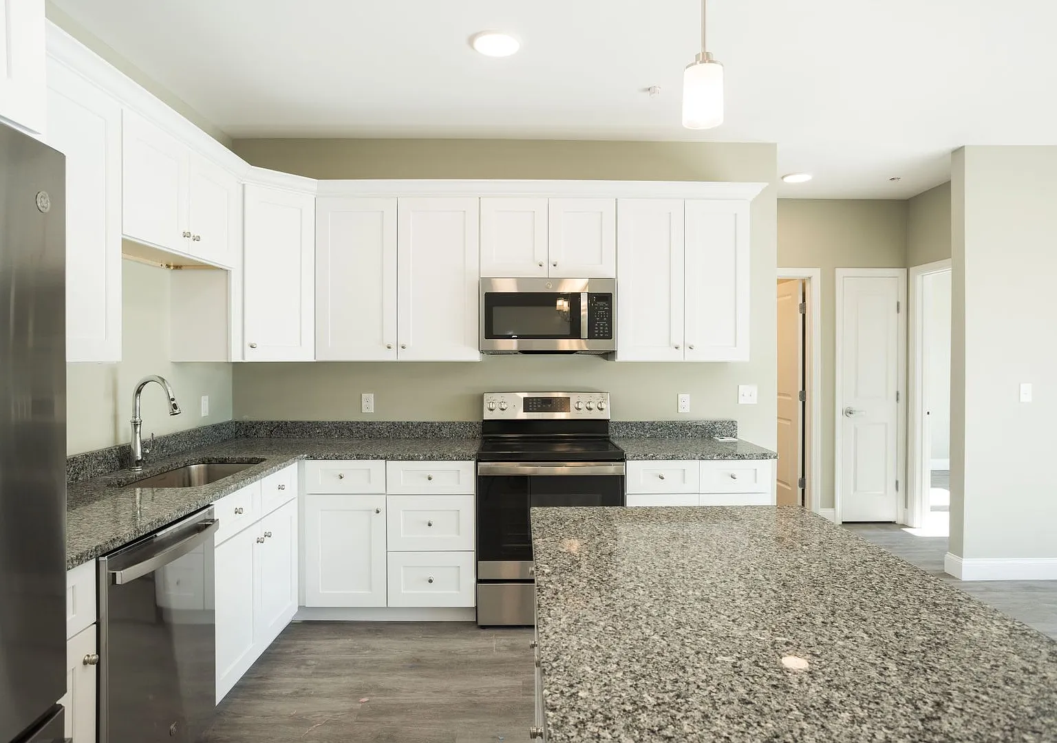 1000 U.S. Rt. 1 — Photo 2
