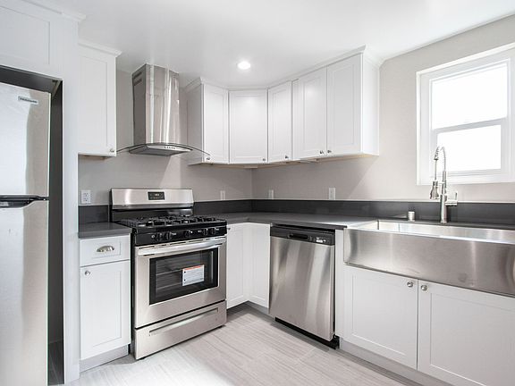 3rd image of 2641 Alice St #1/2