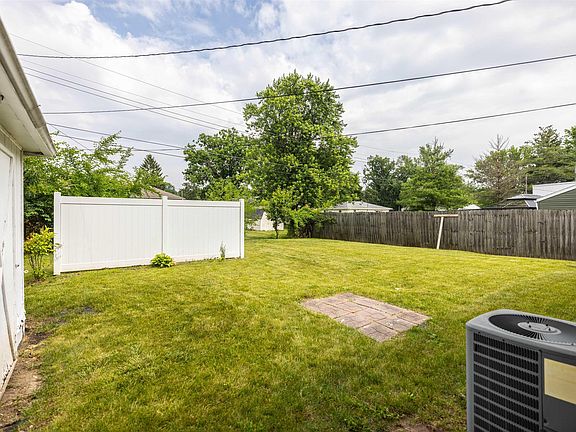 3rd image of 4808 N Maplewood Ave