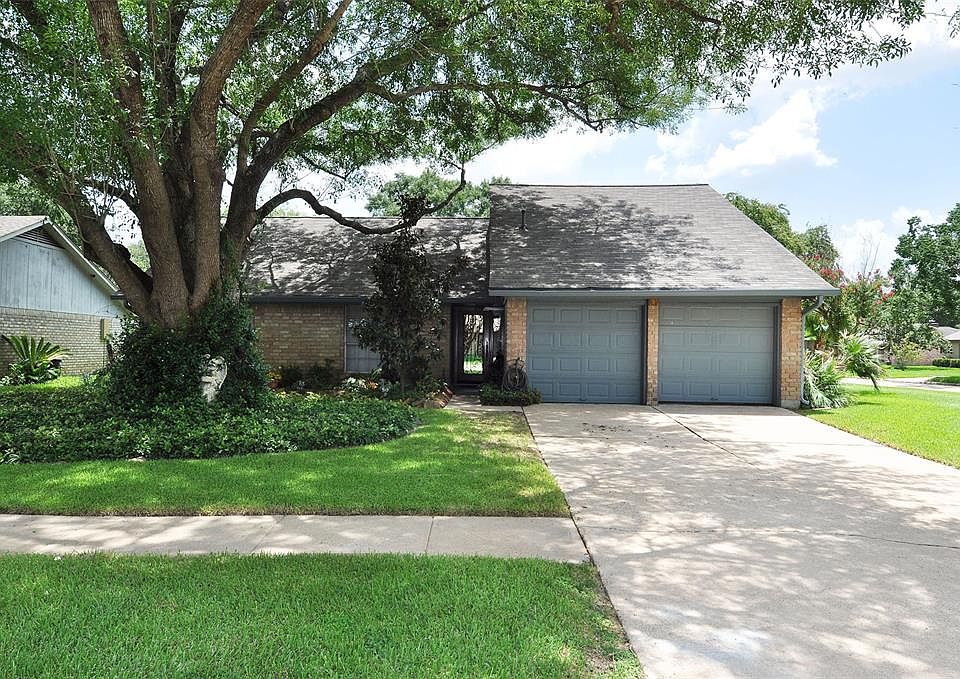 1st image of 22823 Elsinore Dr