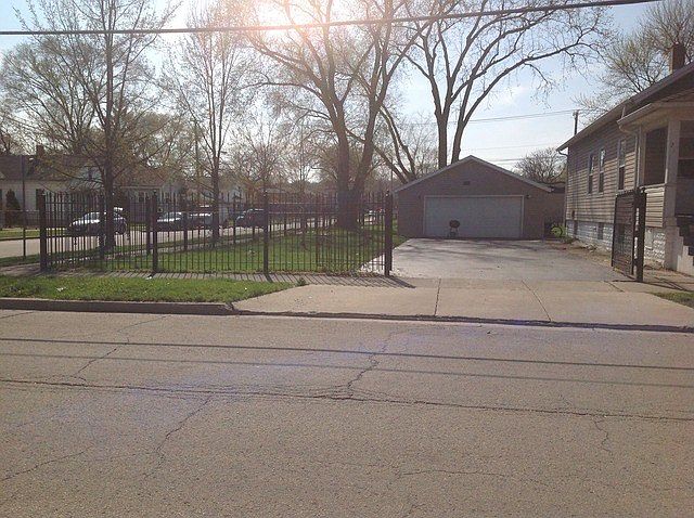 2nd image of 213 S Joliet St